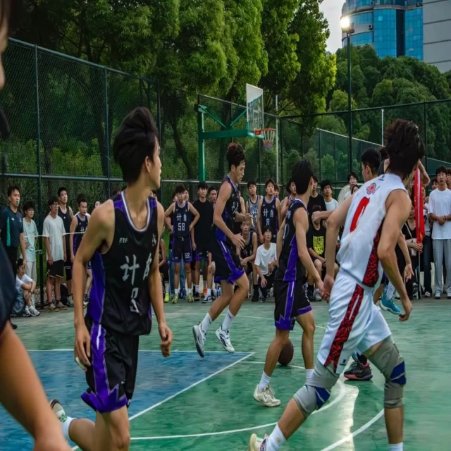田径接力阵容分析：年轻化视角的第126组观察
